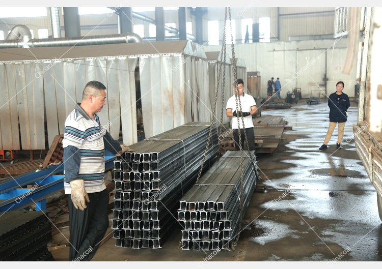 China Coal Group Sent A Batch Of Minig Heavy Flat Cars To Luliang, Shanxi